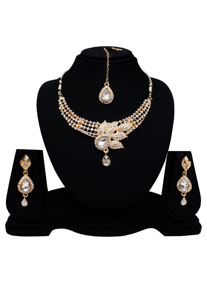 Silver Alloy Austrian Diamond Set With Earrings and Maang Tikka 128556