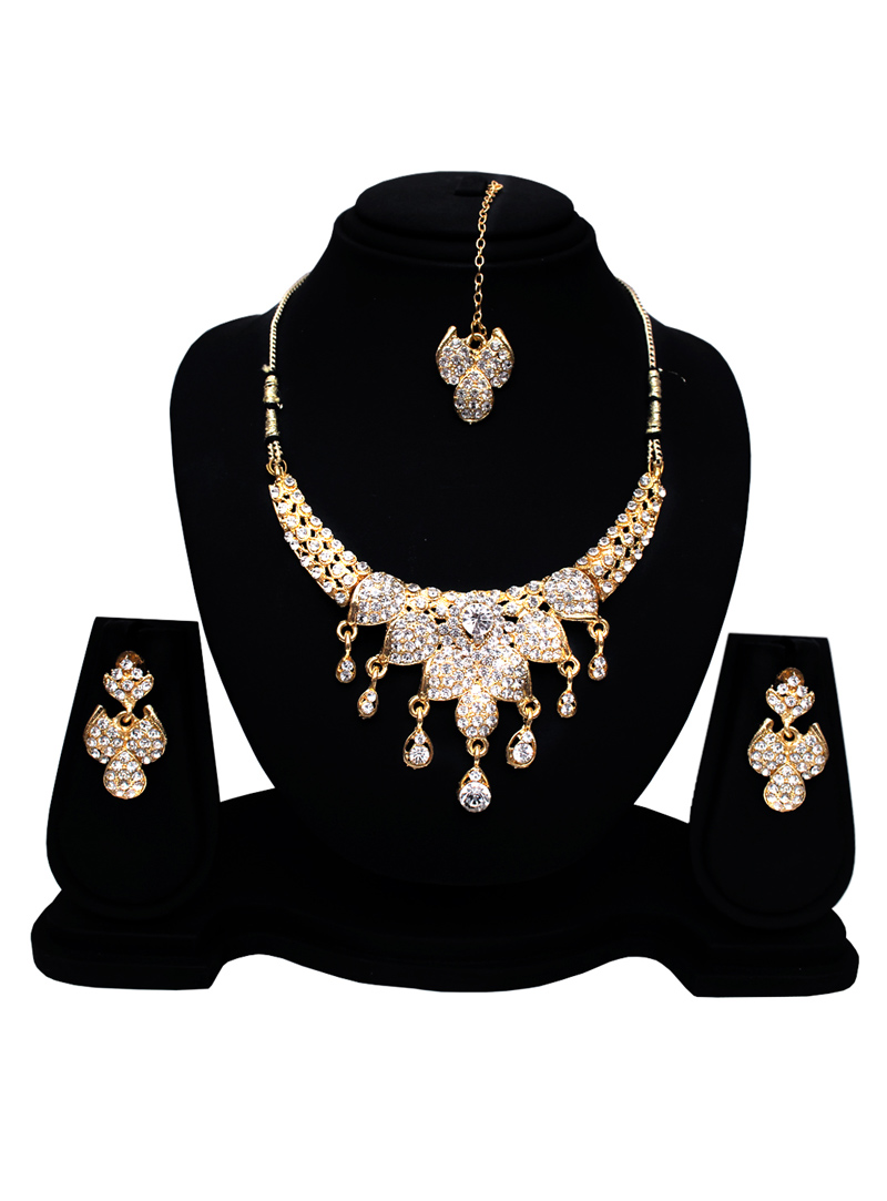 Silver Alloy Austrian Diamond Set With Earrings and Maang Tikka 128582