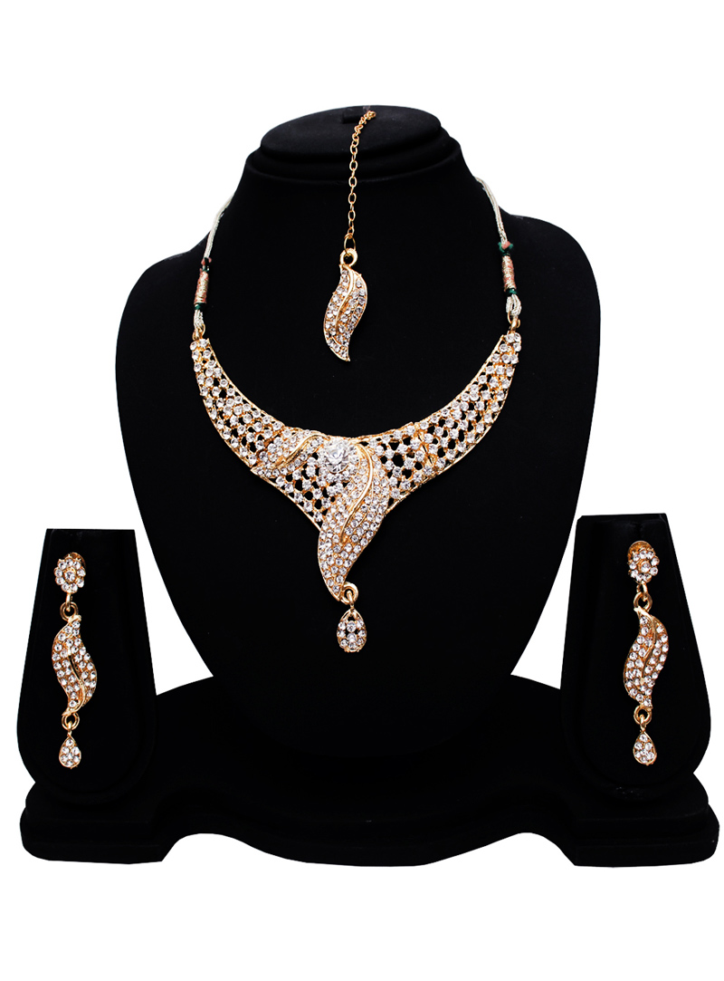 Silver Alloy Austrian Diamond Set With Earrings and Maang Tikka 128590