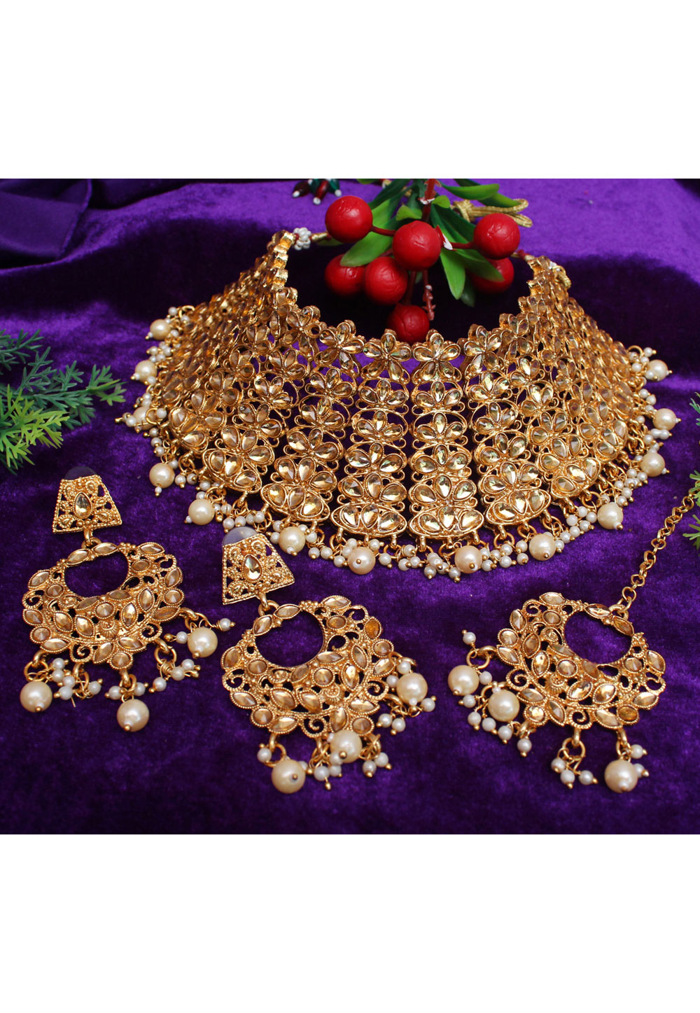 Off White Alloy Necklace Set With Earrings and Maang Tikka 257382