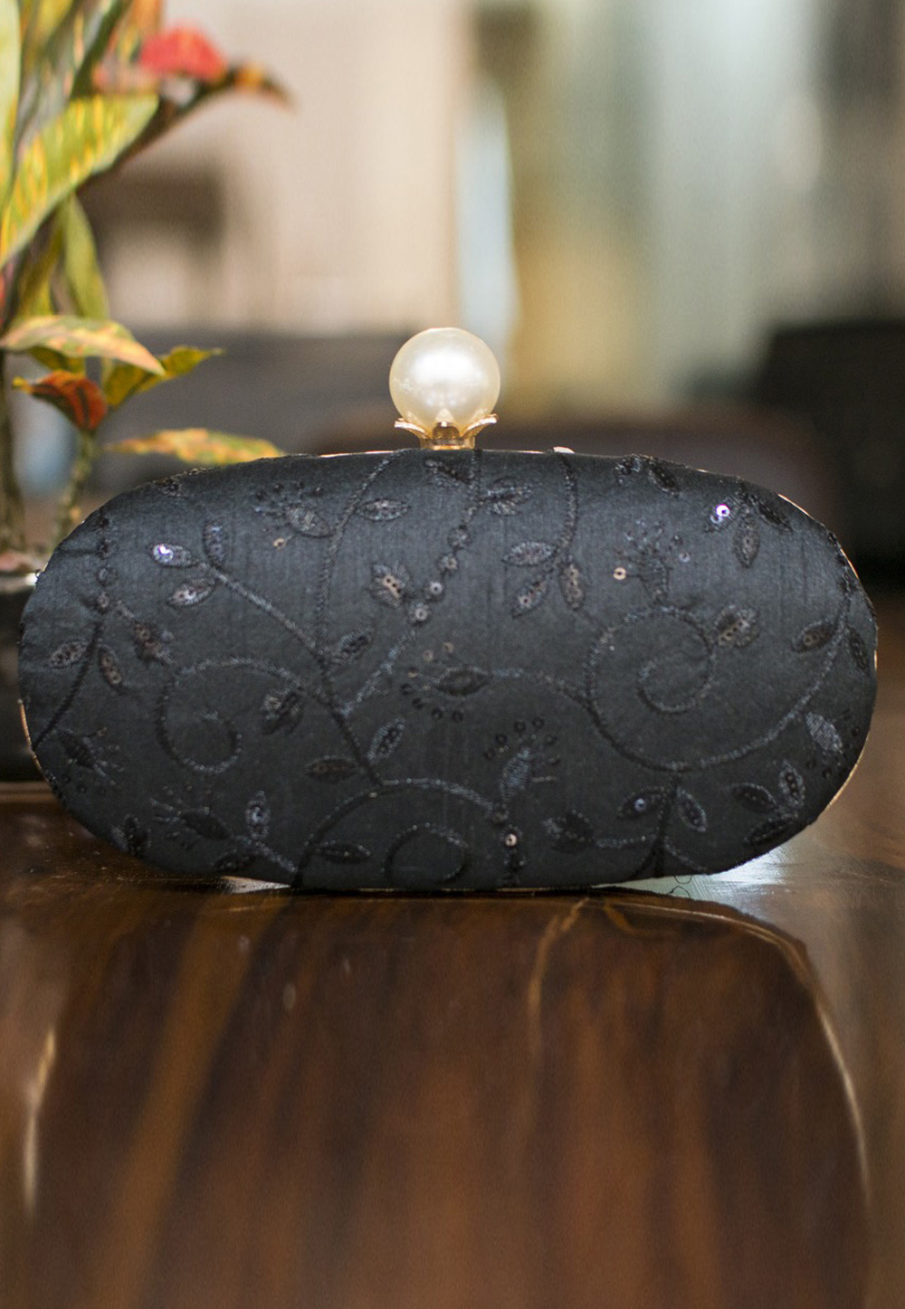 Black Art Silk Clutch 209290