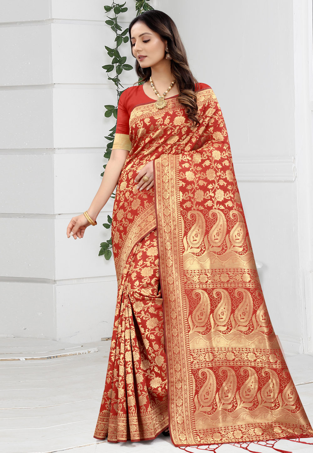 Red Banarasi Saree With Blouse 239725