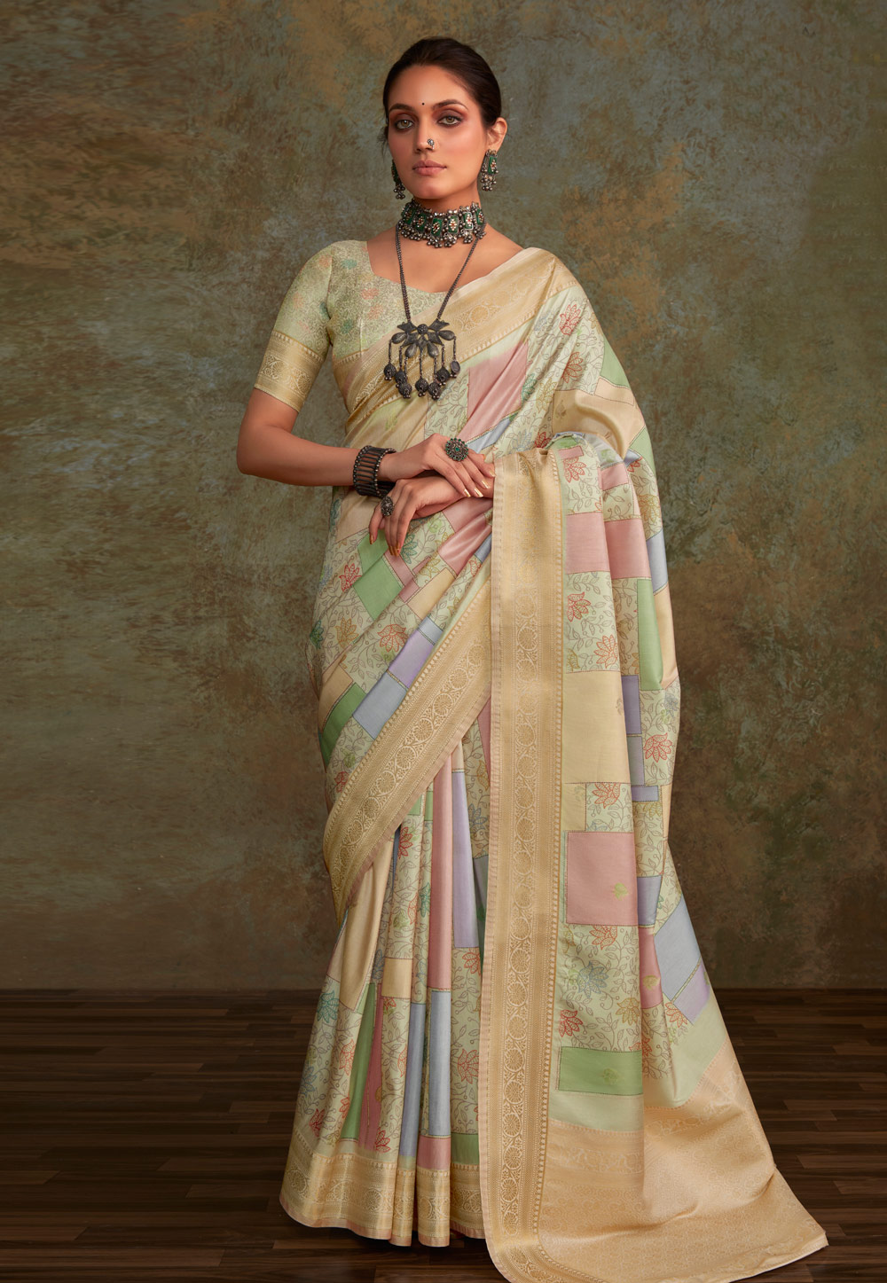 Beige Silk Saree With Blouse 285521