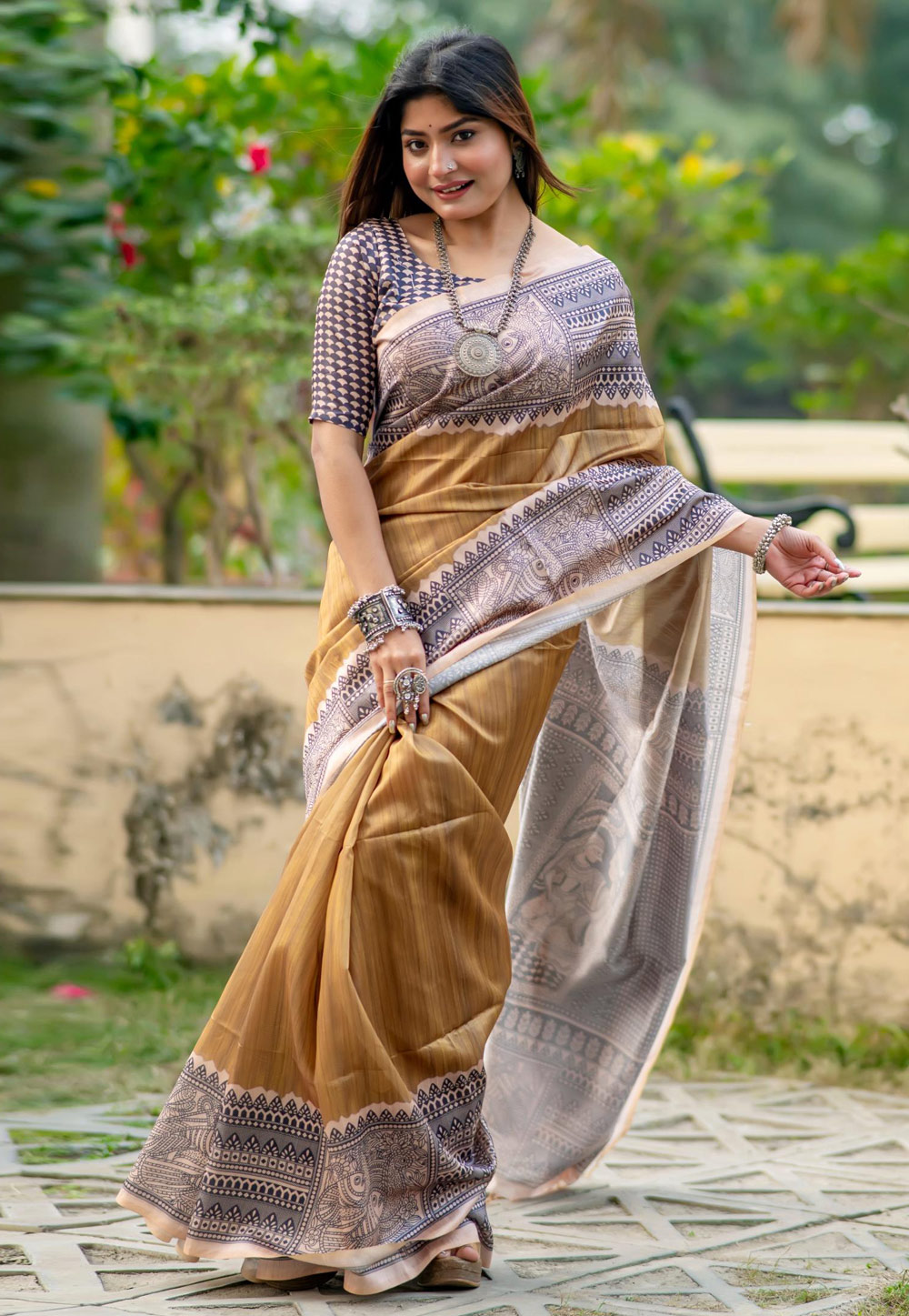 Beige Tussar Silk Saree With Blouse 285373