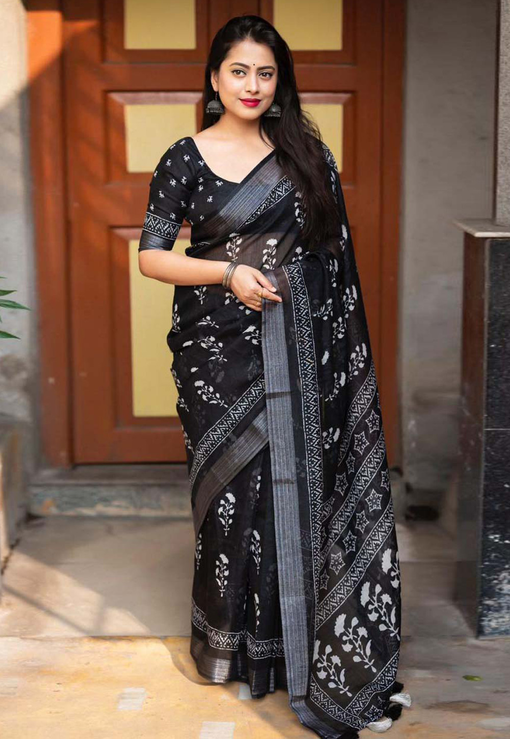 Black Linen Saree With Blouse 285894