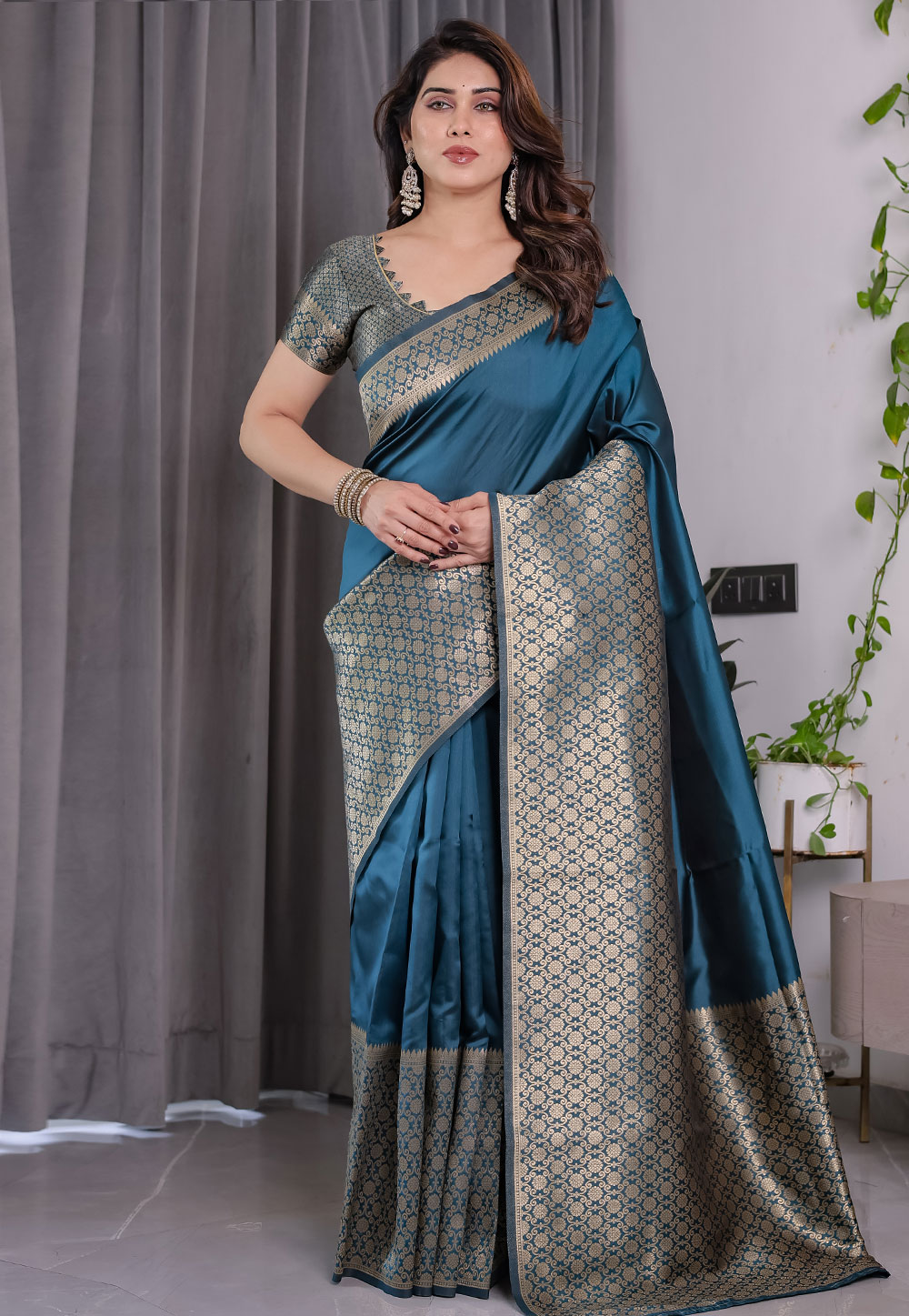 Blue Jacquard Saree With Blouse 321354
