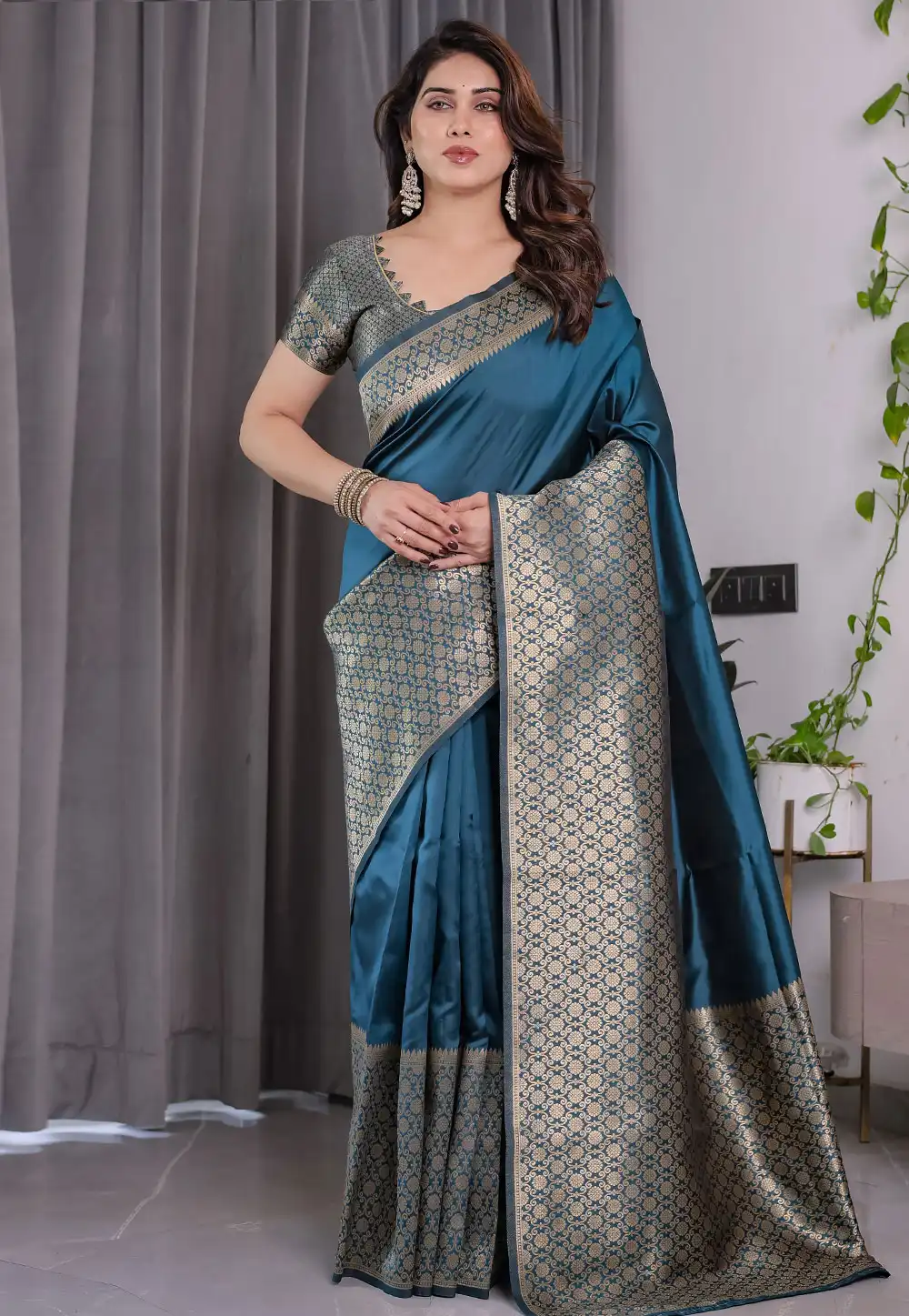 Blue Jacquard Saree With Blouse 321354