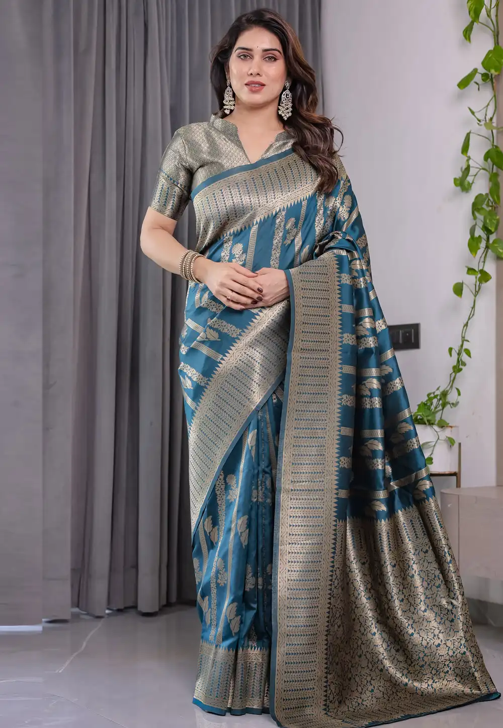 Blue Jacquard Saree With Blouse 321359