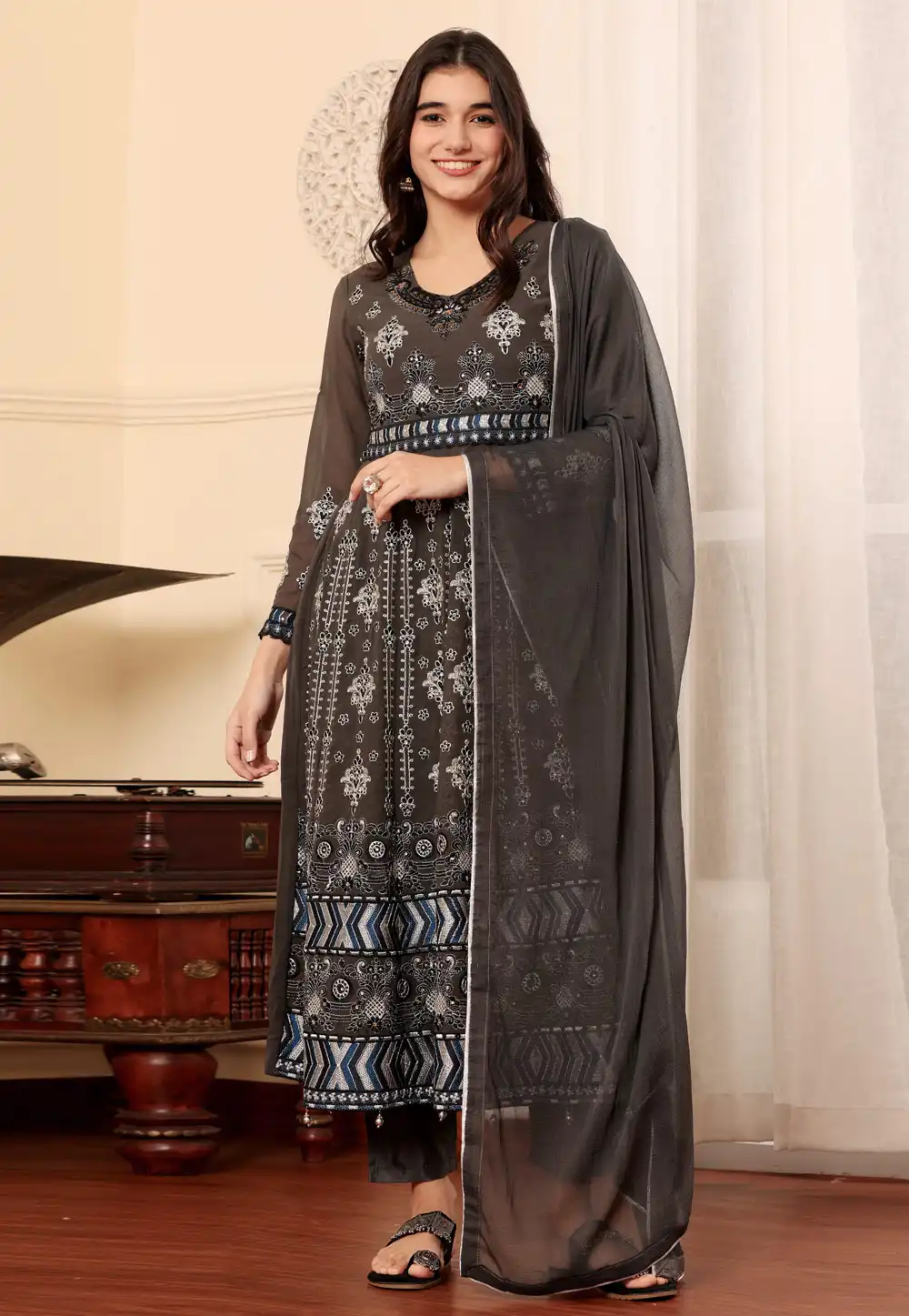 Brown Georgette Pakistani Suit 284397