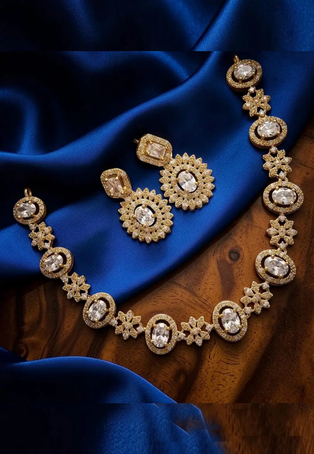 Golden Alloy Necklace With Earrings 331095