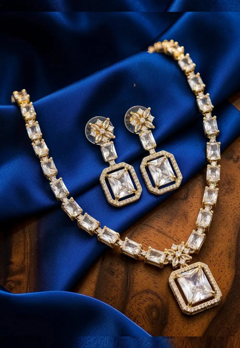 Golden Alloy Necklace With Earrings 331097