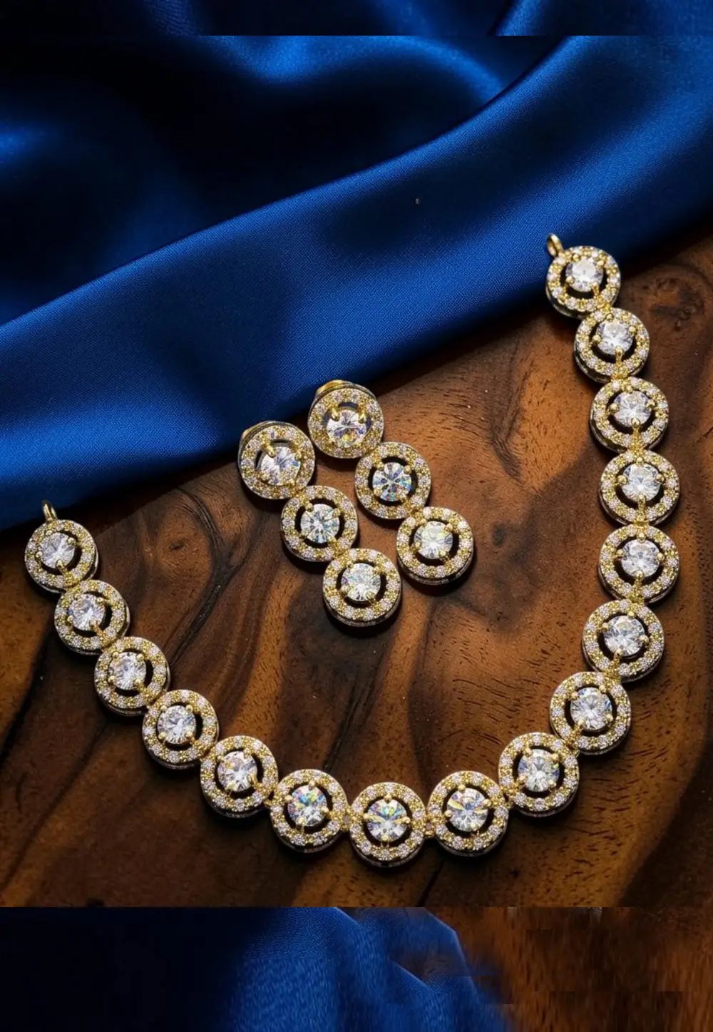 Golden Alloy Necklace With Earrings 331101