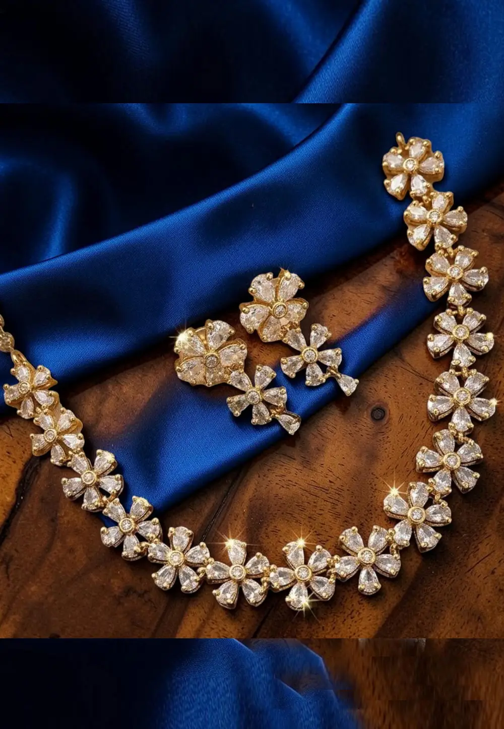 Golden Alloy Necklace With Earrings 331104