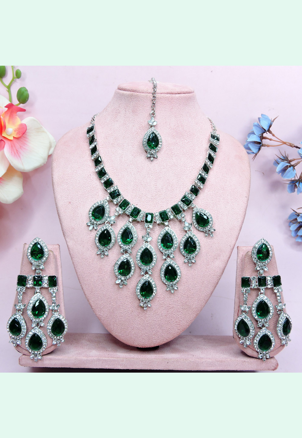 Green Alloy Necklace Set With Earrings and Maang Tikka 312413