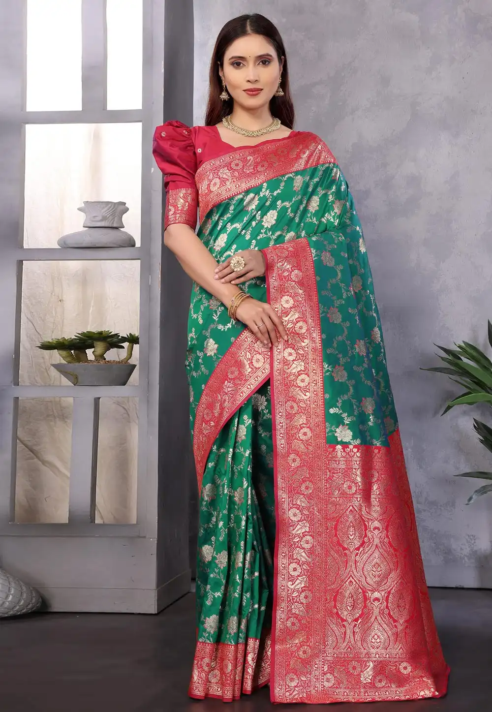Green Banarasi Silk Saree With Blouse 313965