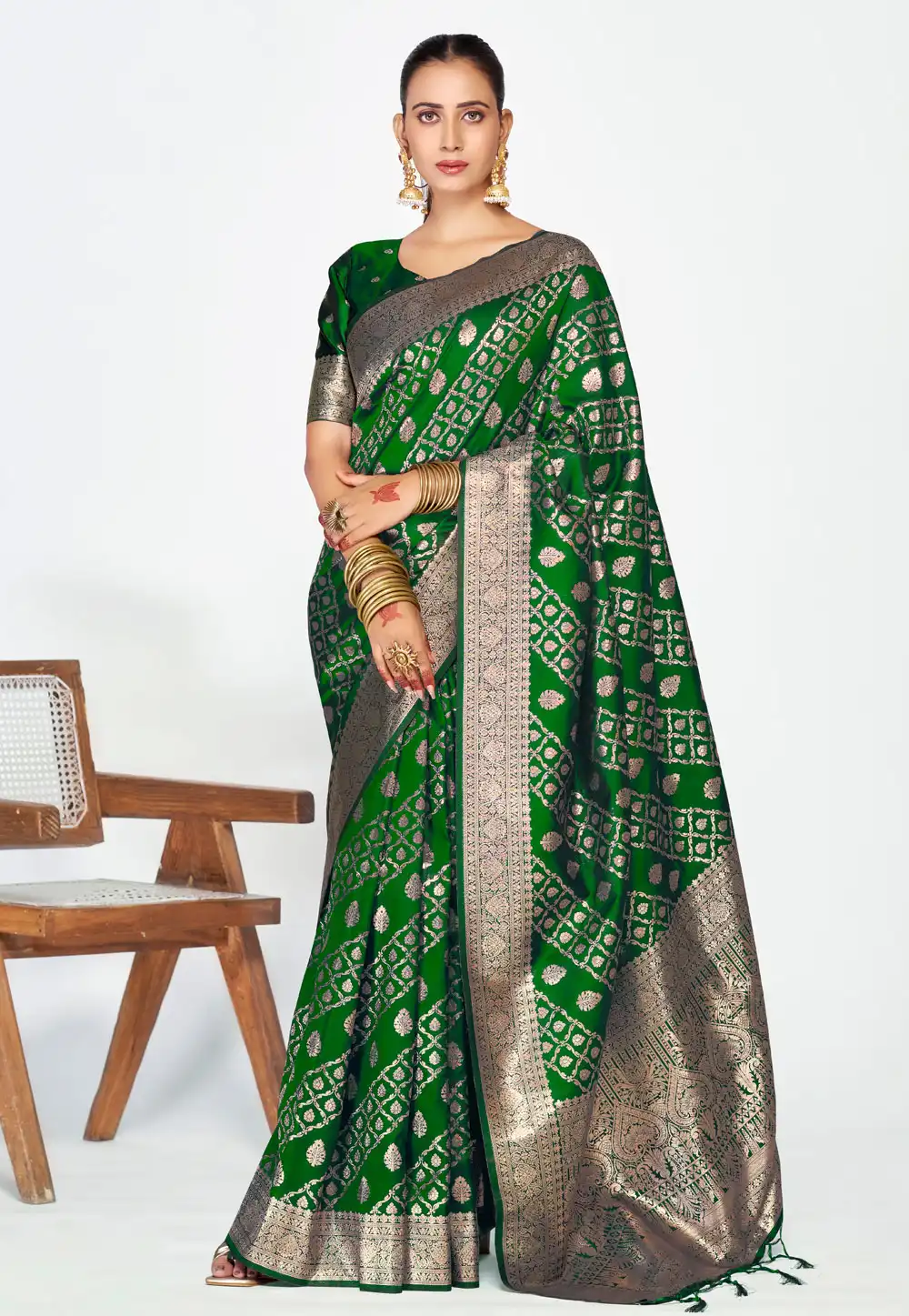 Green Banarasi Silk Saree With Blouse 320459