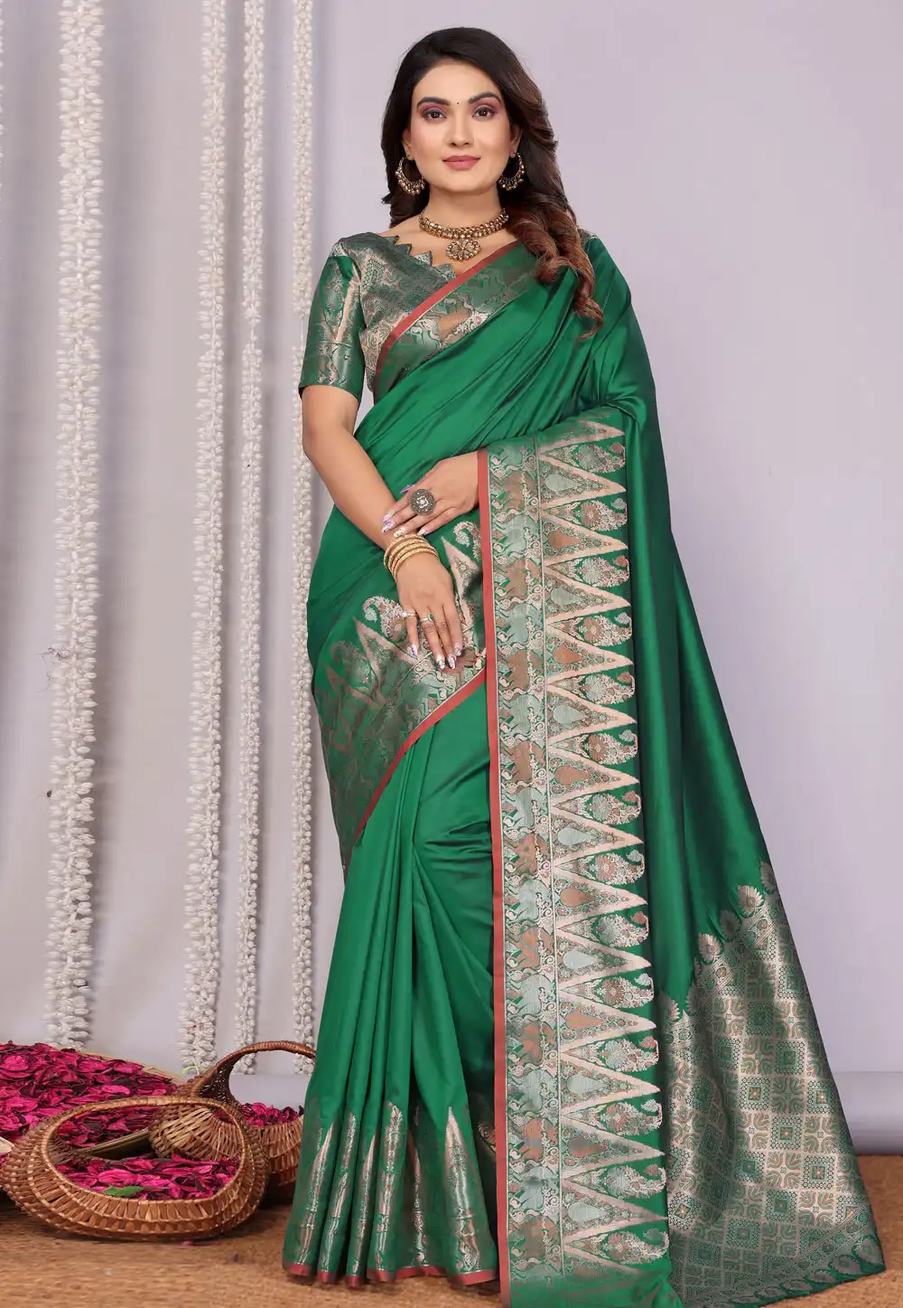 Green Silk Saree With Blouse 320686