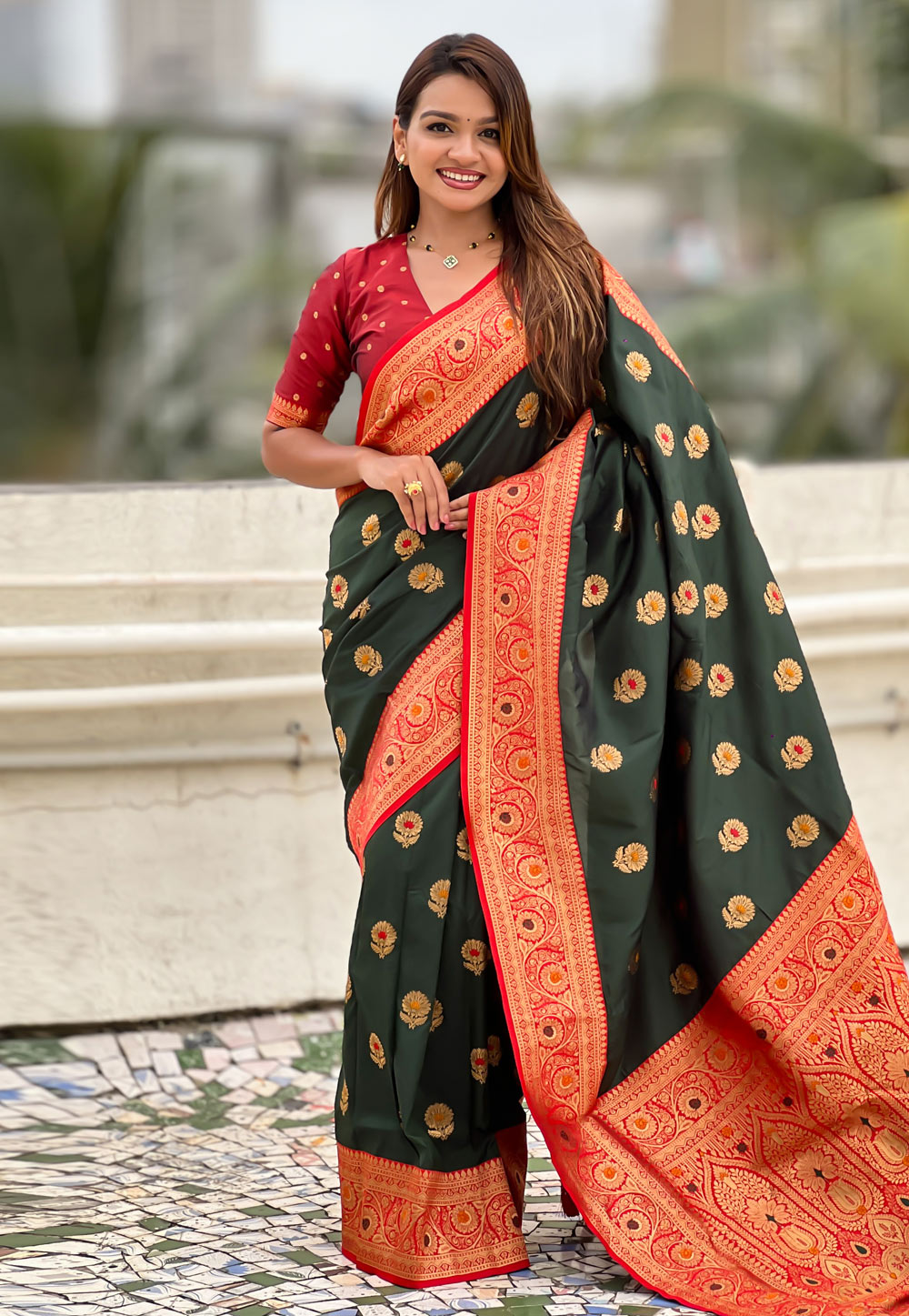 Green Silk Saree With Blouse 311929
