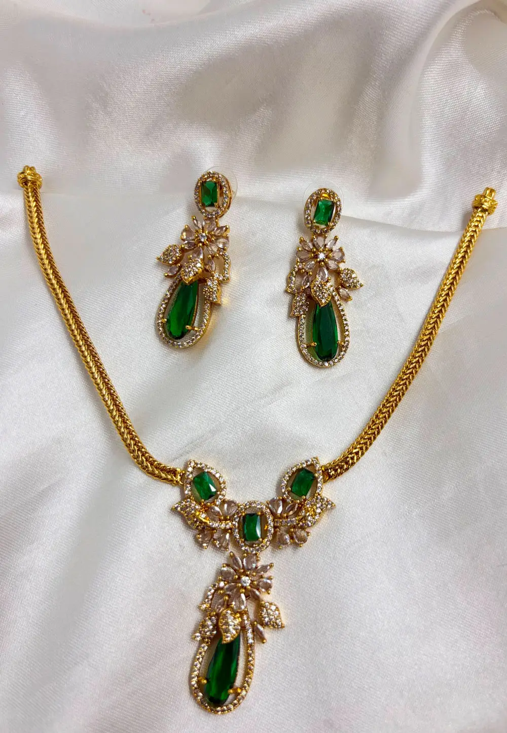 Green Stone Necklace With Earrings 334270