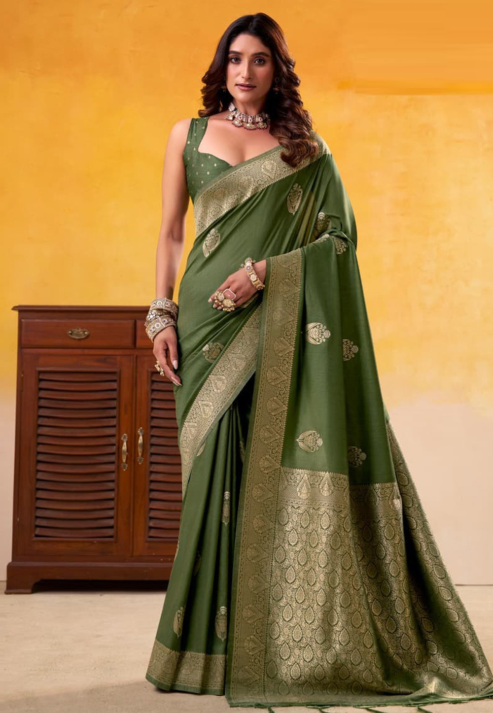 Green Tussar Saree With Blouse 322001