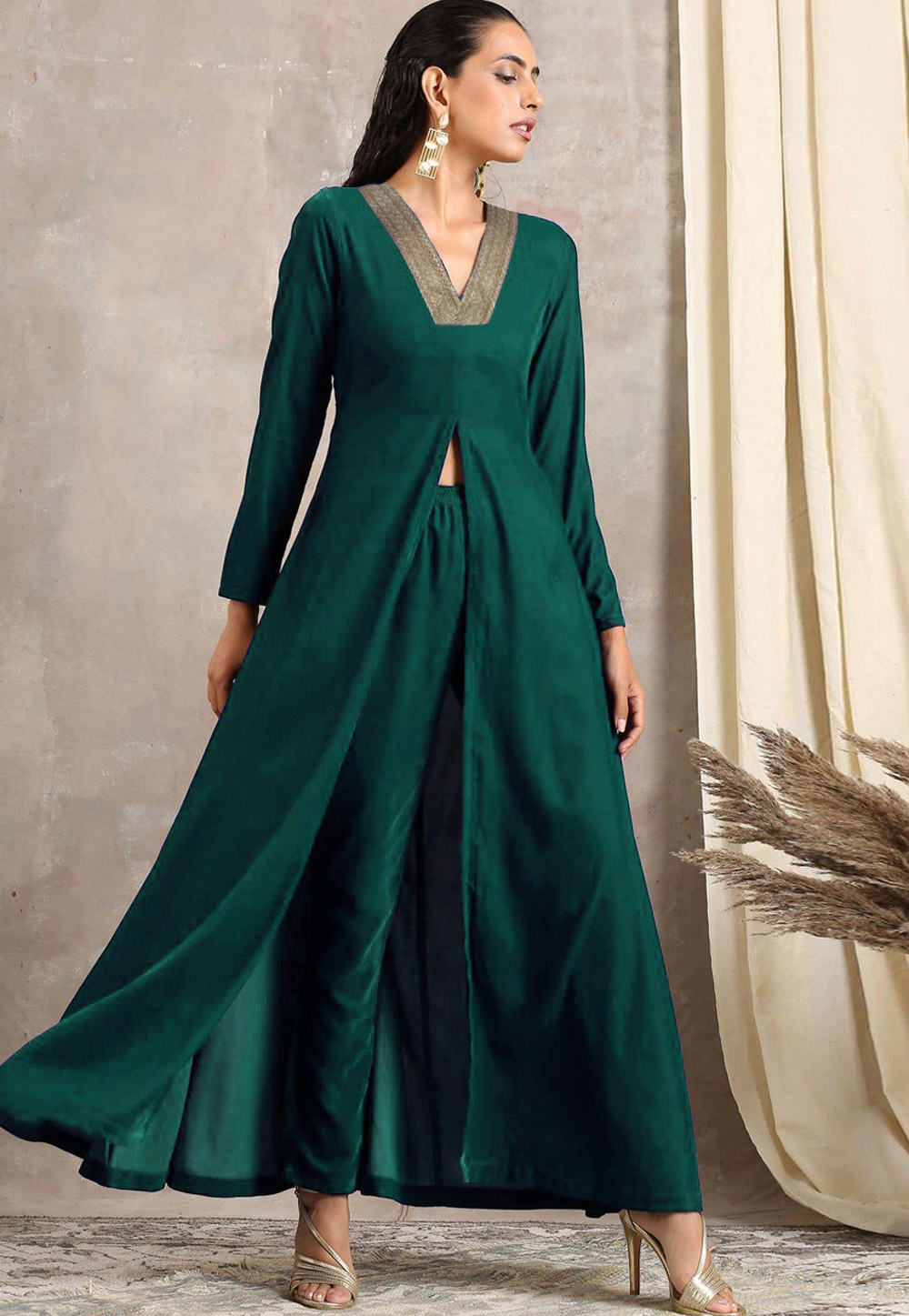 Green Velvet Kurta Set With Pant 306869