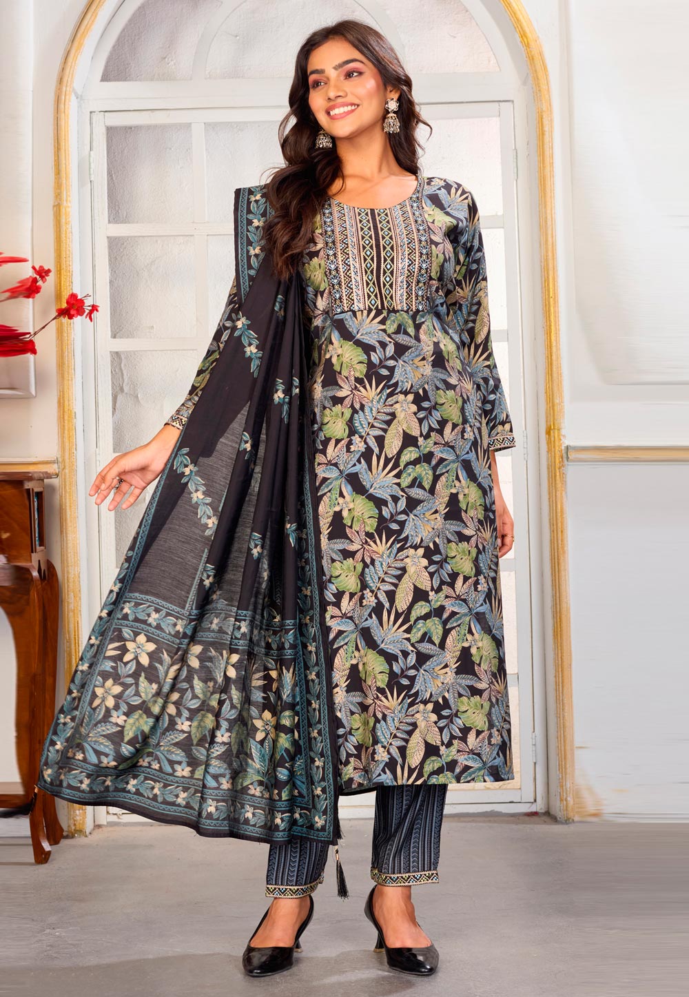 Grey Chanderi Readymade Pakistani Suit 318541