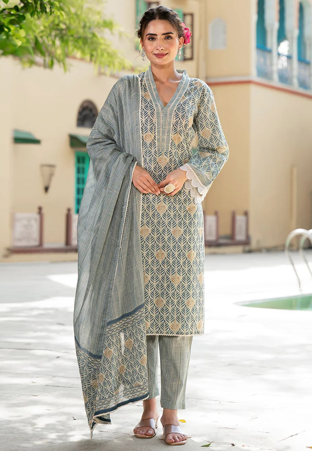 Grey Cotton Readymade Pakistani Suit 319090