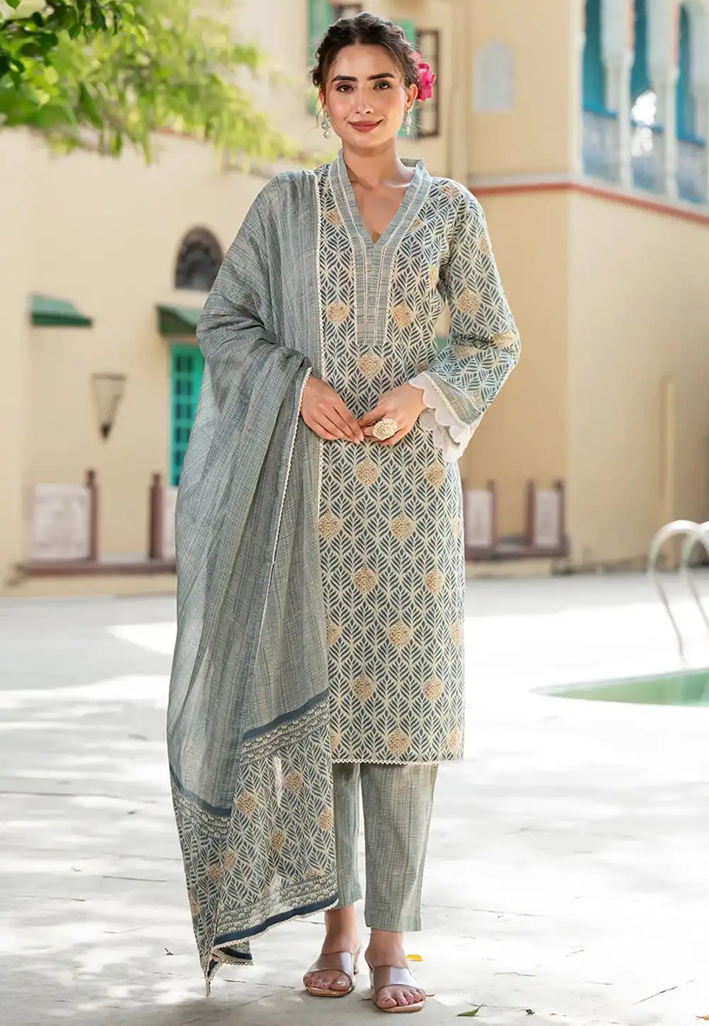 Grey Cotton Readymade Pakistani Suit 319090