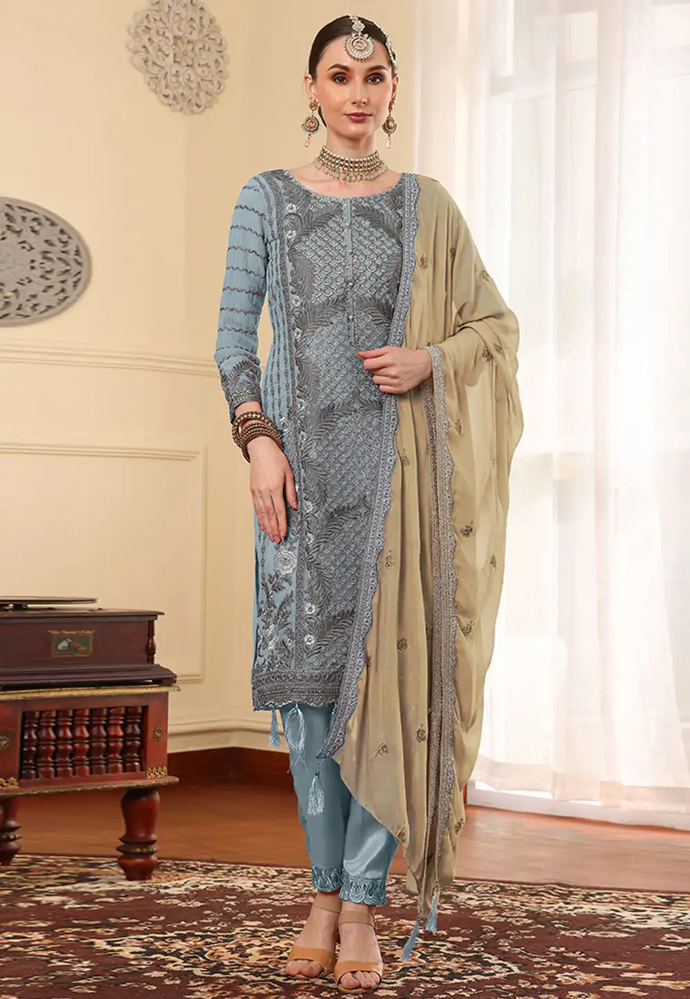 Grey Faux Georgette Embroidered Pakistani Suit 319931