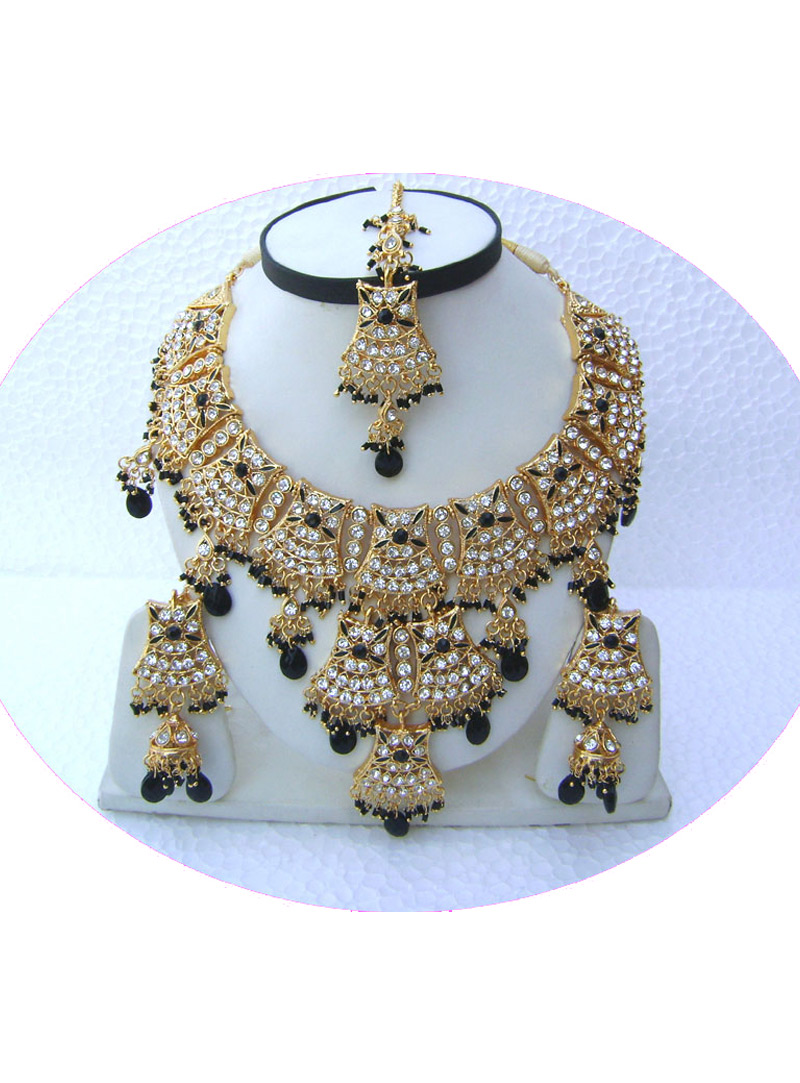 Black Alloy Zircon Stone Heavy Set With Earrings and Maang Tikka  115008