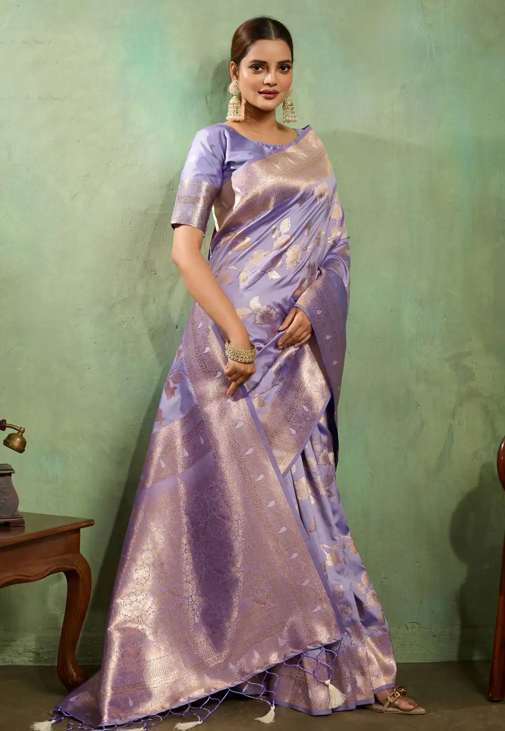 Lavender Banarasi Silk Saree With Blouse 317355