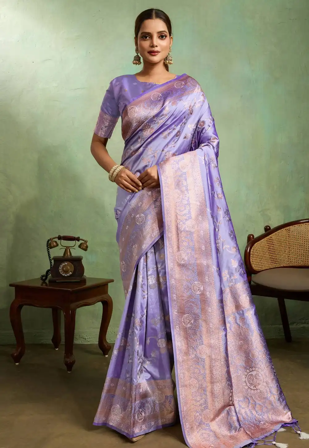Lavender Banarasi Silk Saree With Blouse 317362
