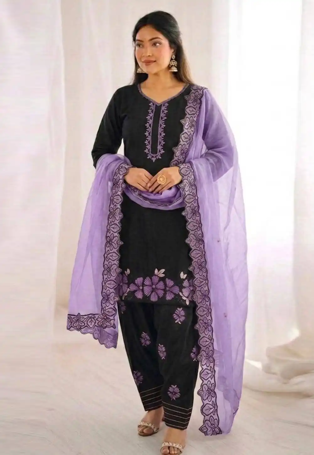 Lavender Silk Readymade Punjabi Suit 327332