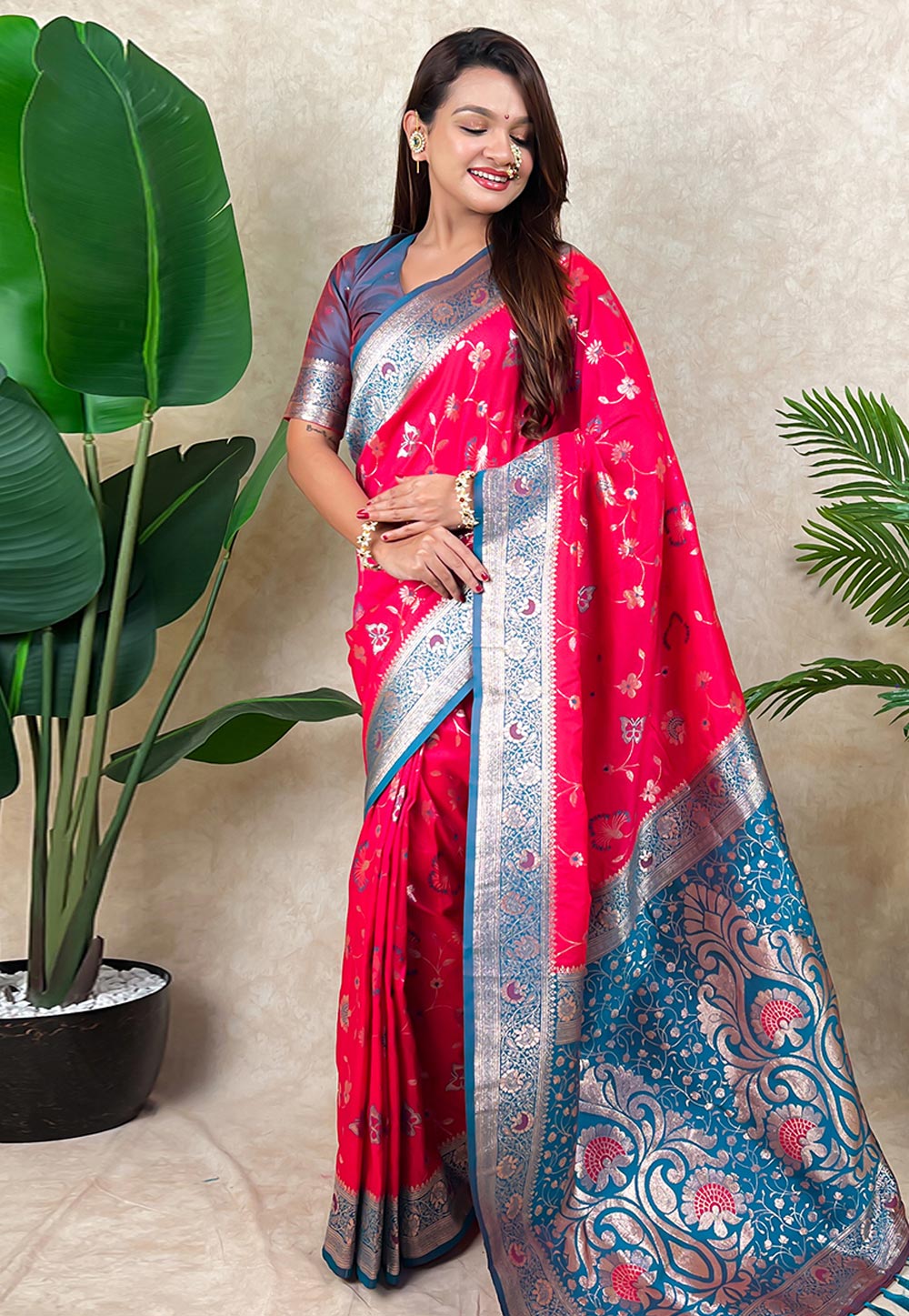 Magenta Banarasi Silk Saree With Blouse 320685