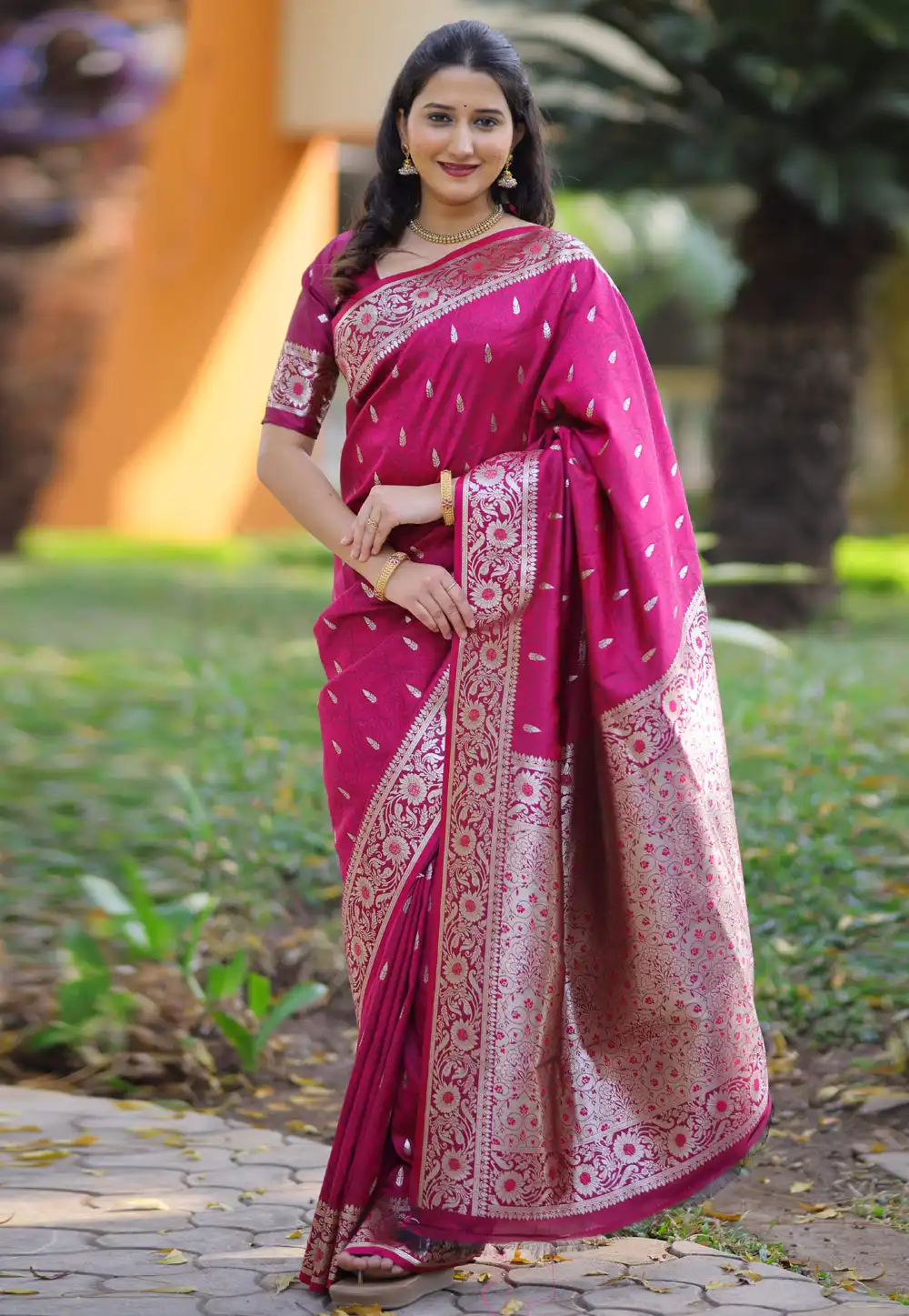 Magenta Banarasi Silk Saree With Blouse 328073