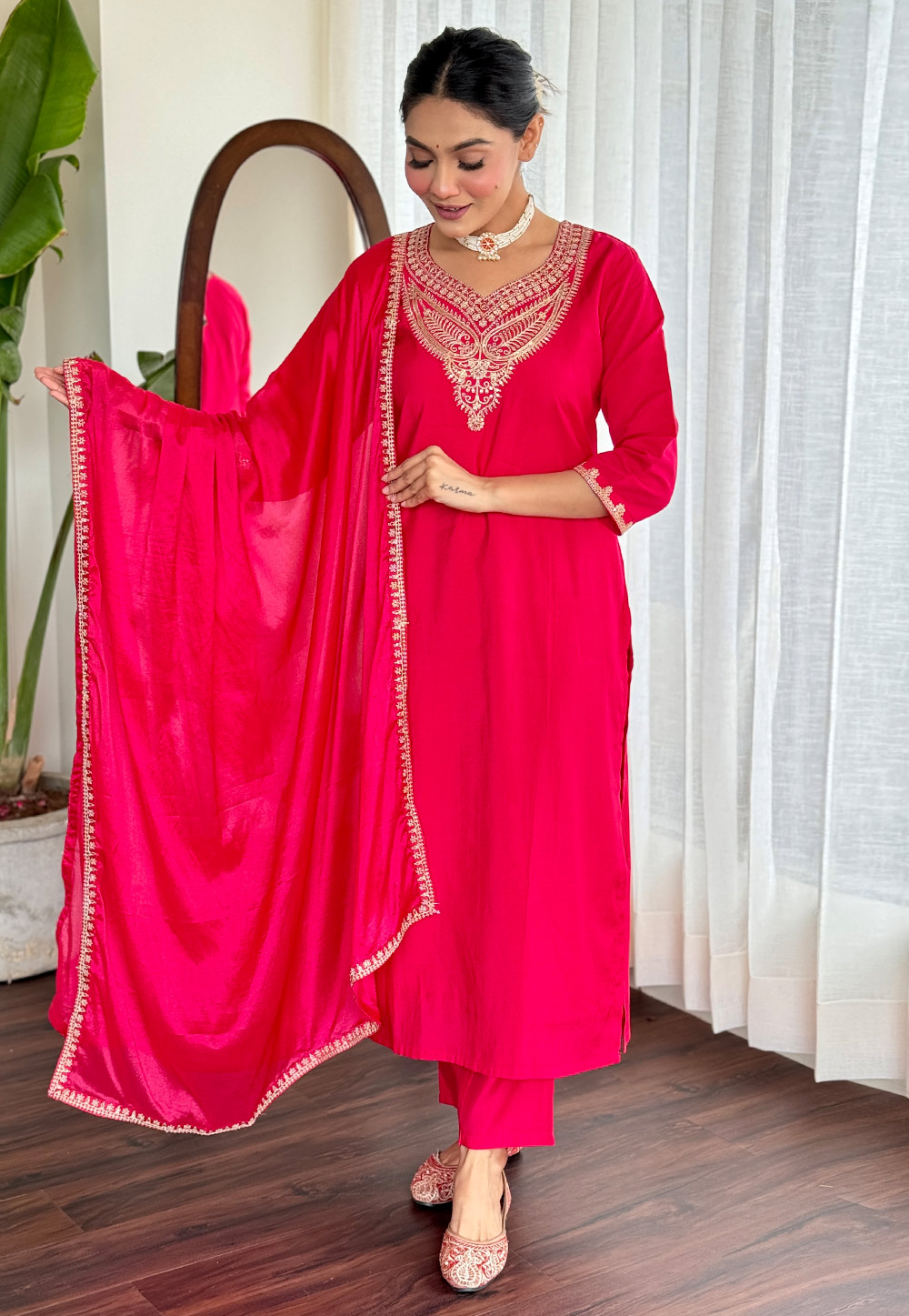 Magenta Chanderi Readymade Pakistani Suit 311335