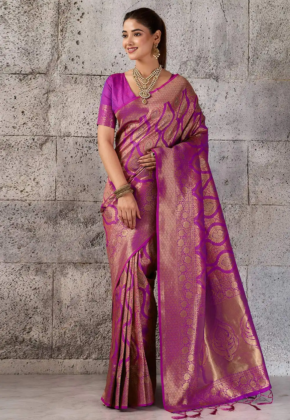 Magenta Kanjivaram Silk Saree With Blouse 330478