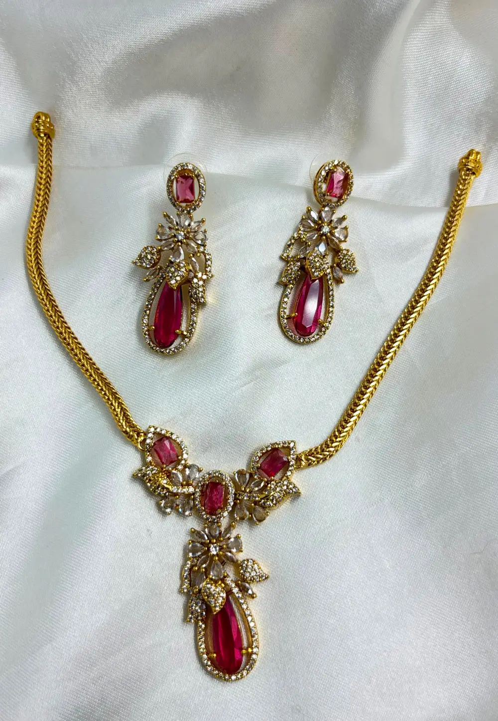 Magenta Stone Necklace With Earrings 334269