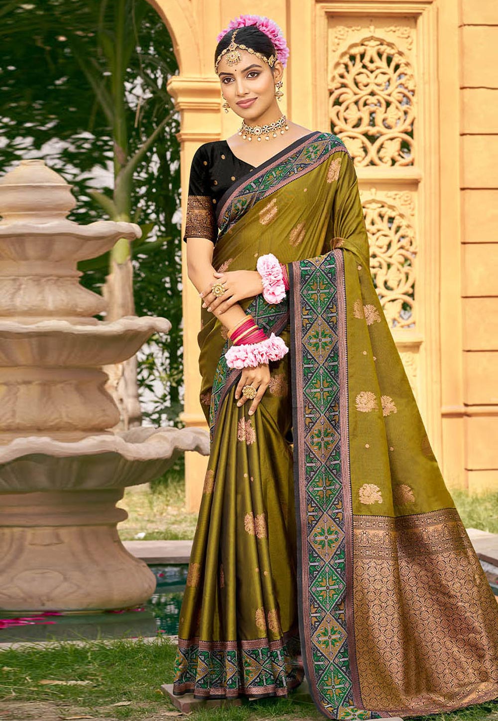 Mehndi Silk Saree With Blouse 326721