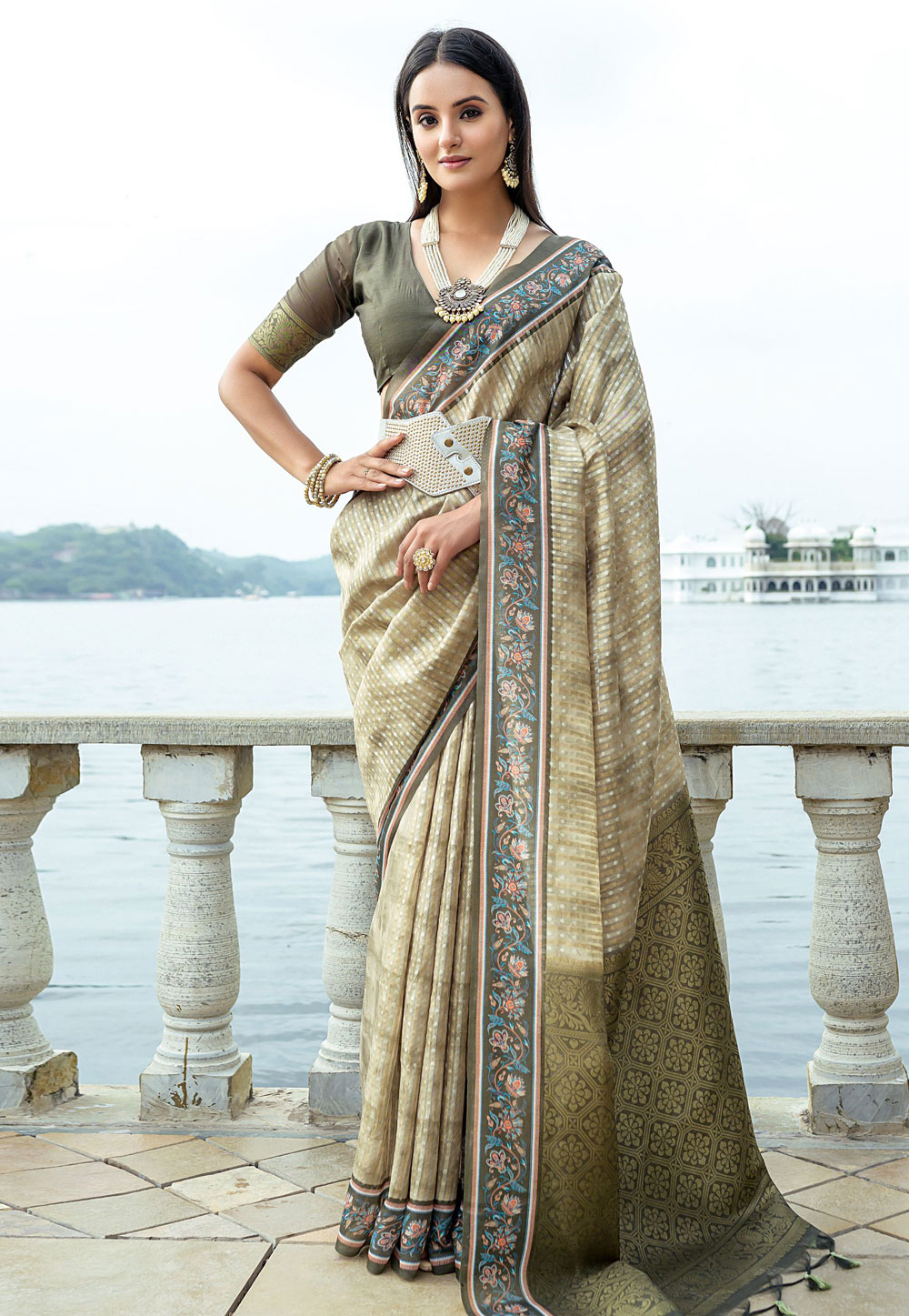Mehndi Silk Saree With Blouse 307674