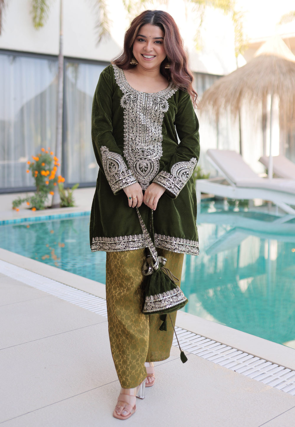 Mehndi Velvet Kurta Set With Pent 323023