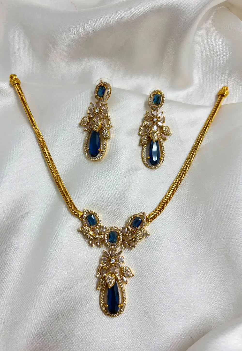 Navy Blue Stone Necklace With Earrings 334268