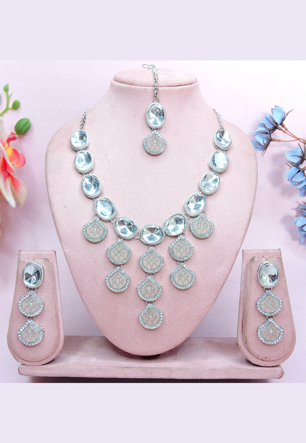 Off White Alloy Necklace Set With Earrings and Maang Tikka 312443