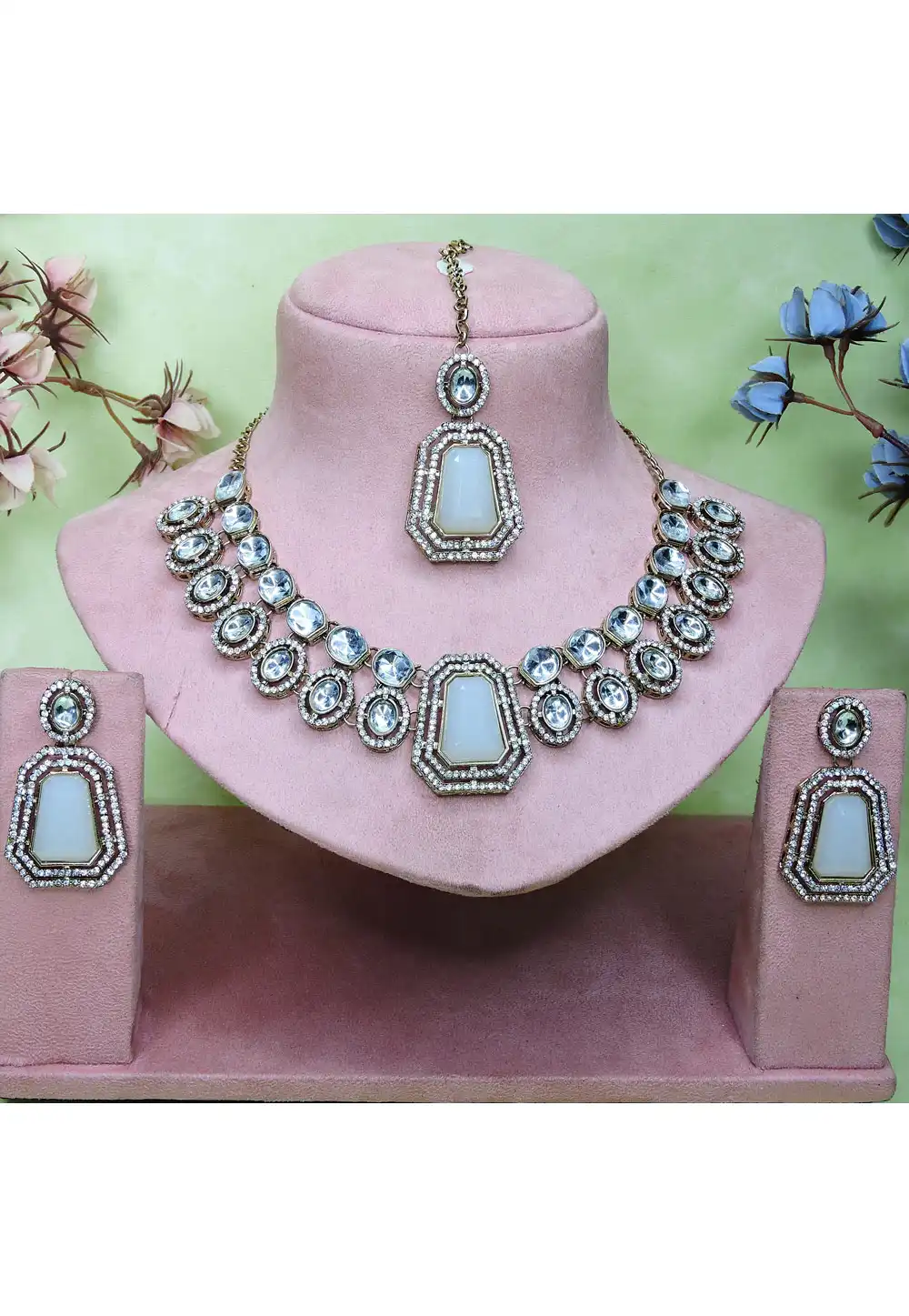 Off White Alloy Necklace Set With Earrings and Maang Tikka 329844