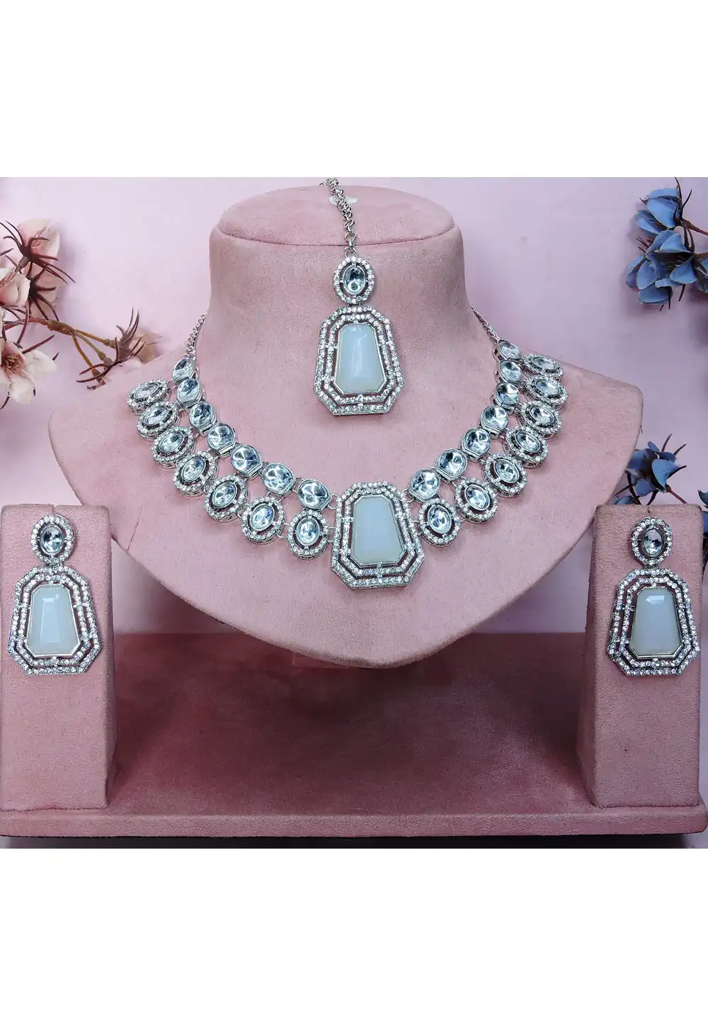 Off White Alloy Necklace Set With Earrings and Maang Tikka 329860