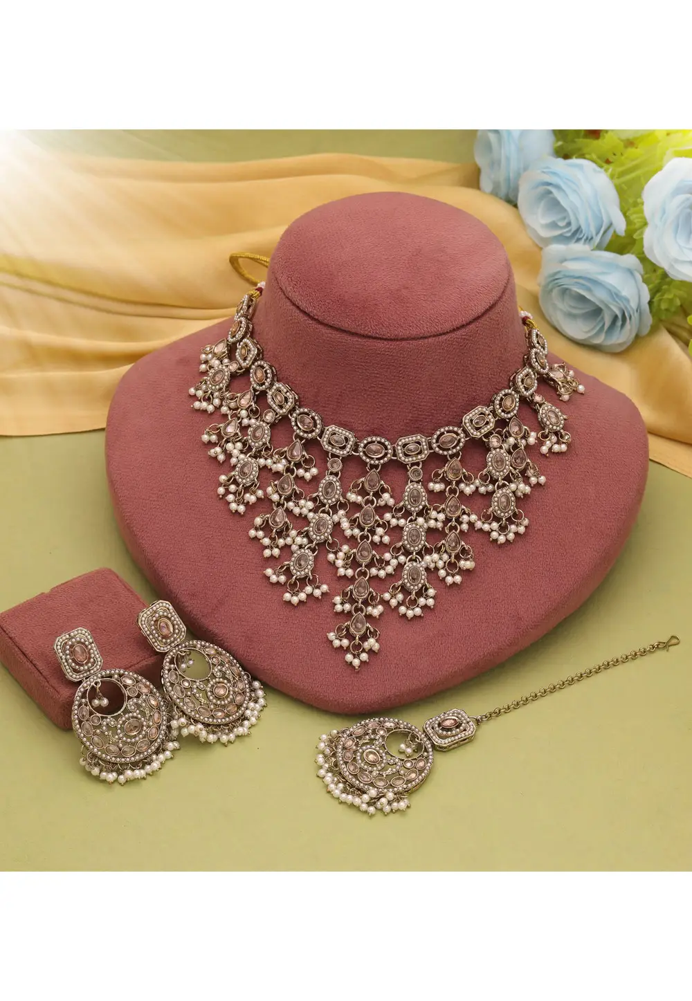 Off White Alloy Necklace Set With Earrings and Maang Tikka 334906
