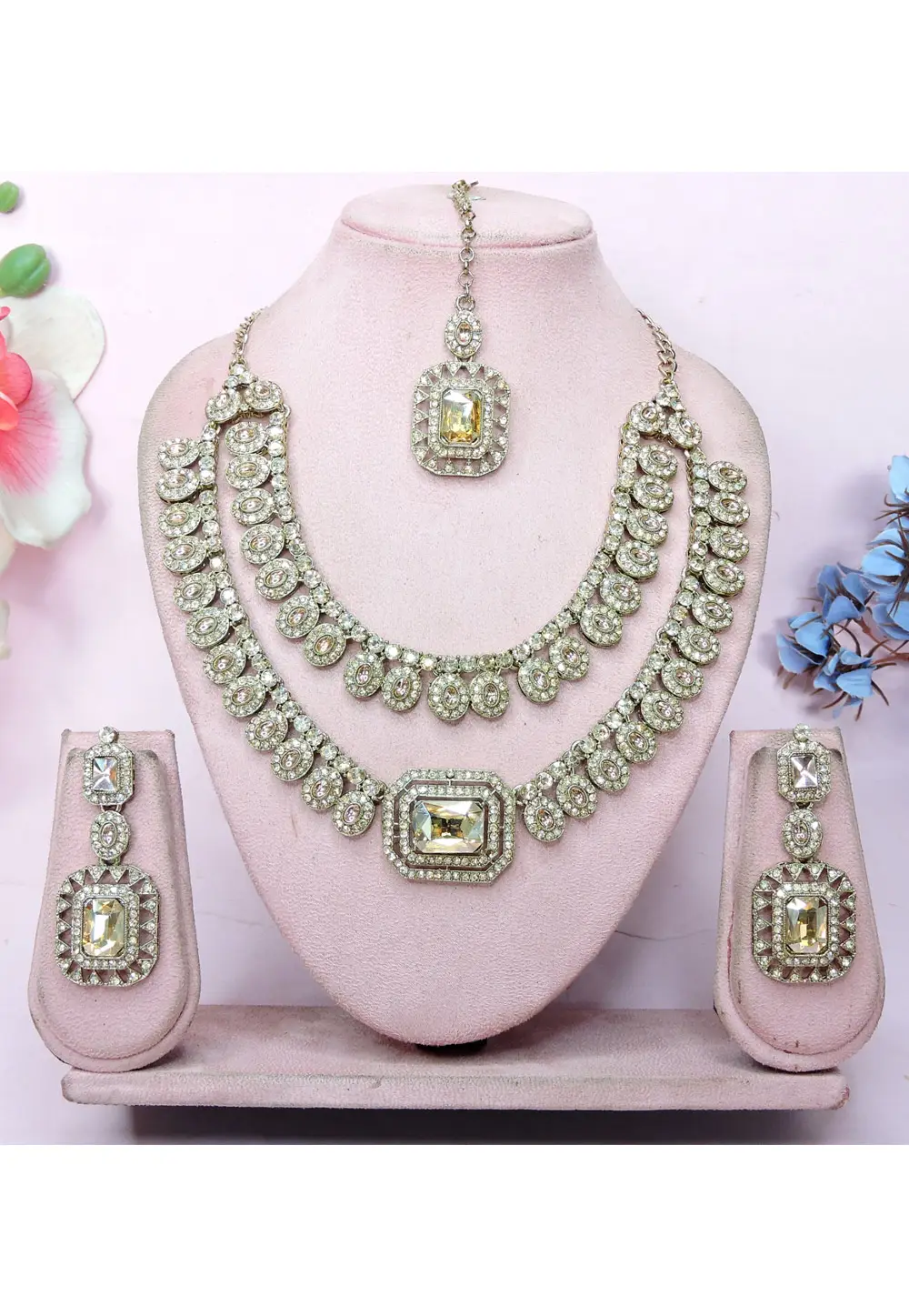 Off White Alloy Necklace Set With Earrings and Maang Tikka 336838