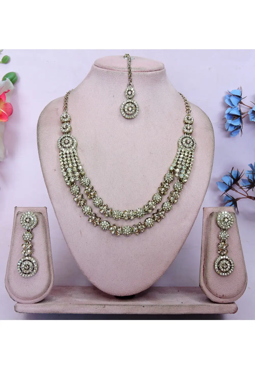 Off White Alloy Necklace Set With Earrings and Maang Tikka 337071