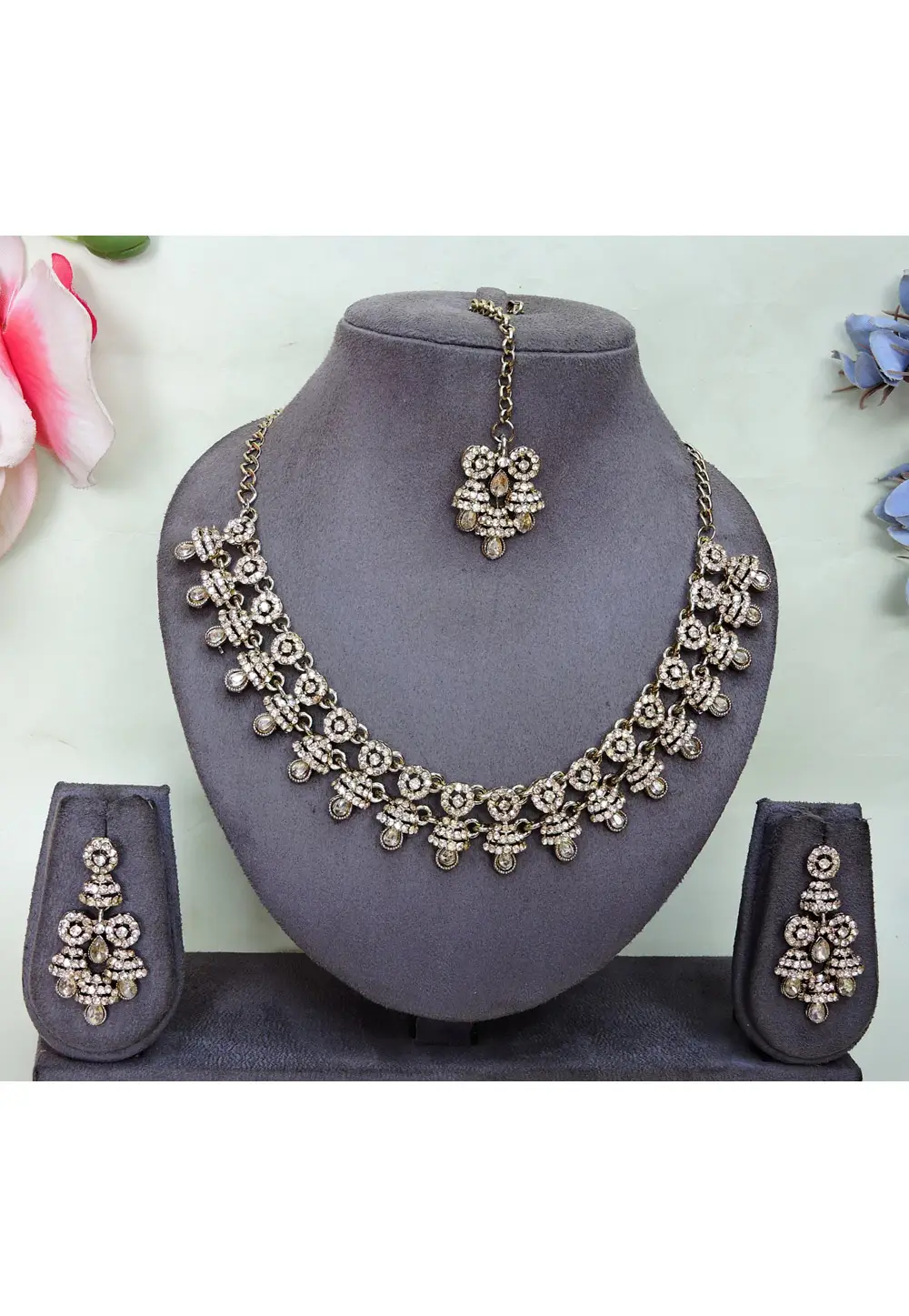 Off White Alloy Necklace Set With Earrings and Maang Tikka 337093
