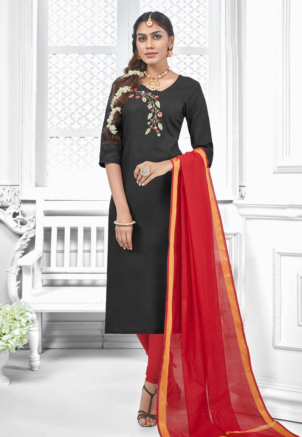 Black Cotton Churidar Salwar Kameez 192387